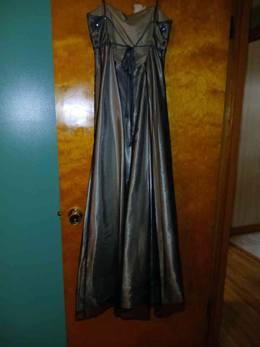 Green Laced with beading Prom Junior Dress - Clarksburg, West Virginia - FleaMarketBay