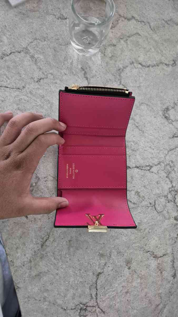 louis vuitton wallet - Arapahoe, Colorado - FleaMarketBay
