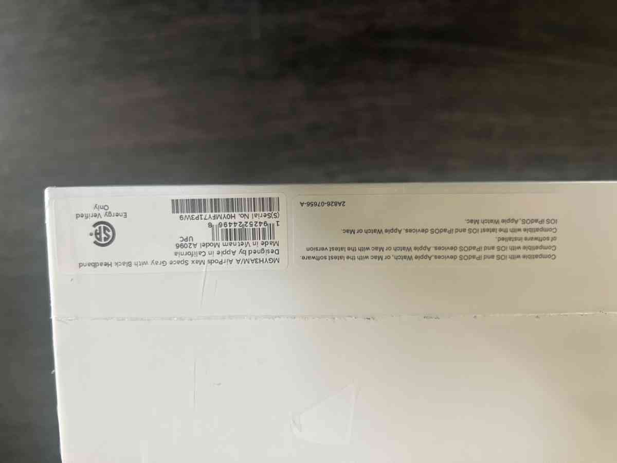 AirPods Maxes - Acampo, California - FleaMarketBay