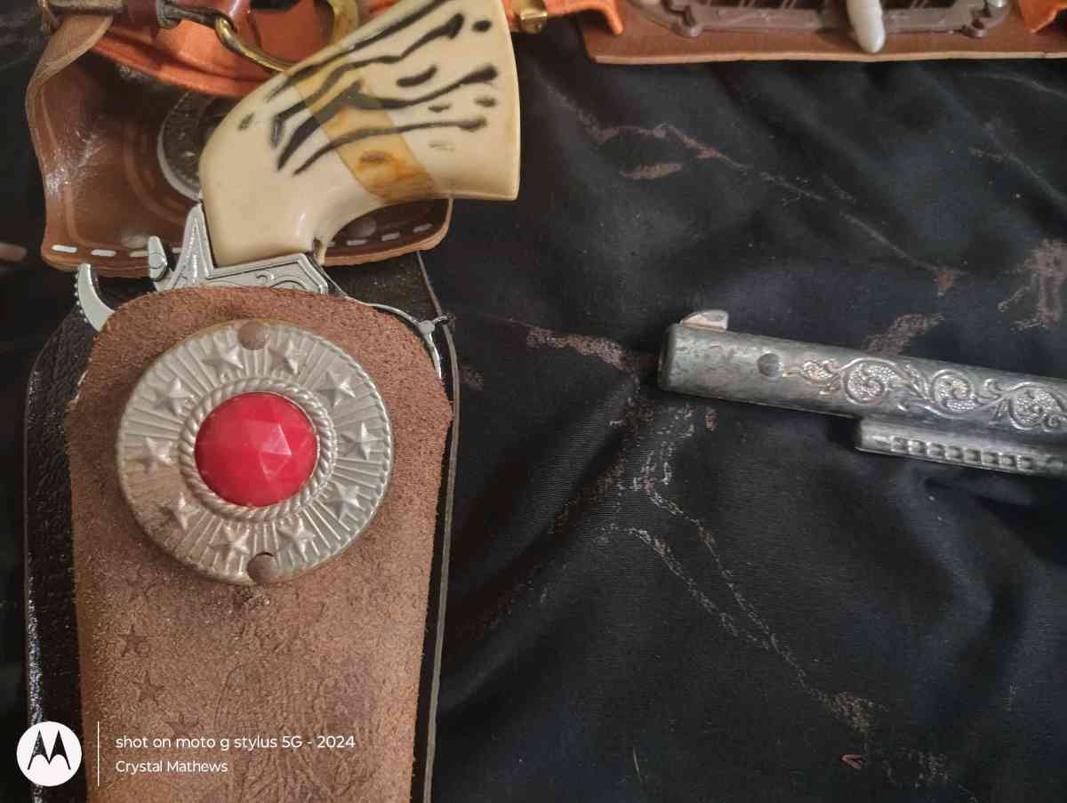 1950s ponyboy revolver cap guns - Cleveland, Ohio - FleaMarketBay