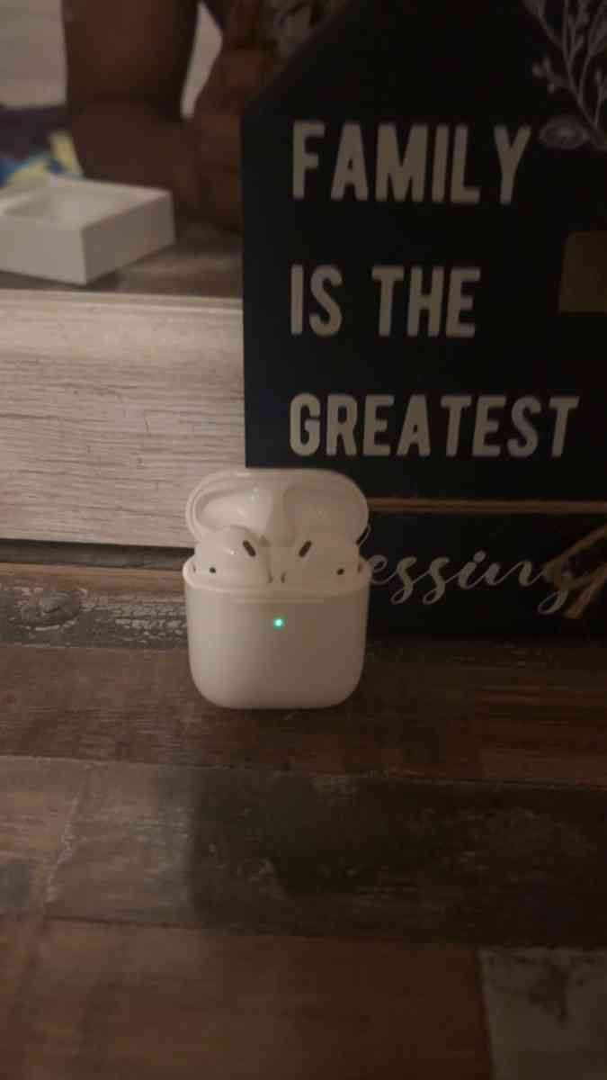 Apple AirPods with Wireless Charging Case 2nd Generation - Mississippi State, Mississippi - FleaMarketBay