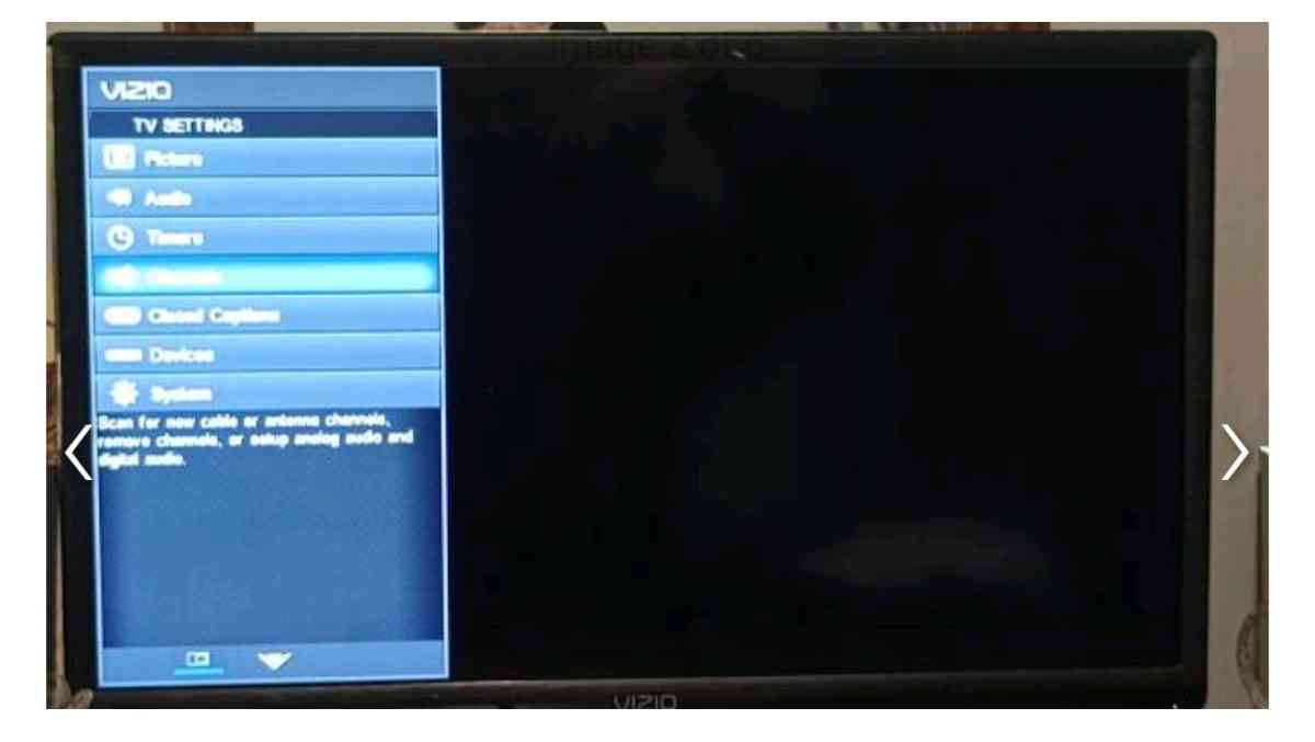 Element 24in TV and Remote - Dearborn Heights, Michigan - FleaMarketBay