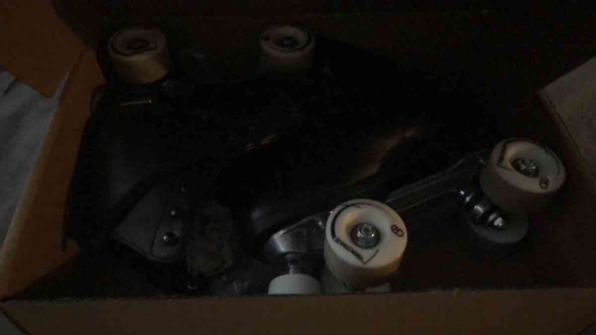 skates size 8 in women - Glendale, Arizona - FleaMarketBay