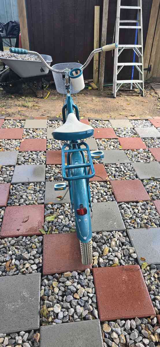 Huffy Deluxe Bicycle - Fort Worth, Texas - FleaMarketBay