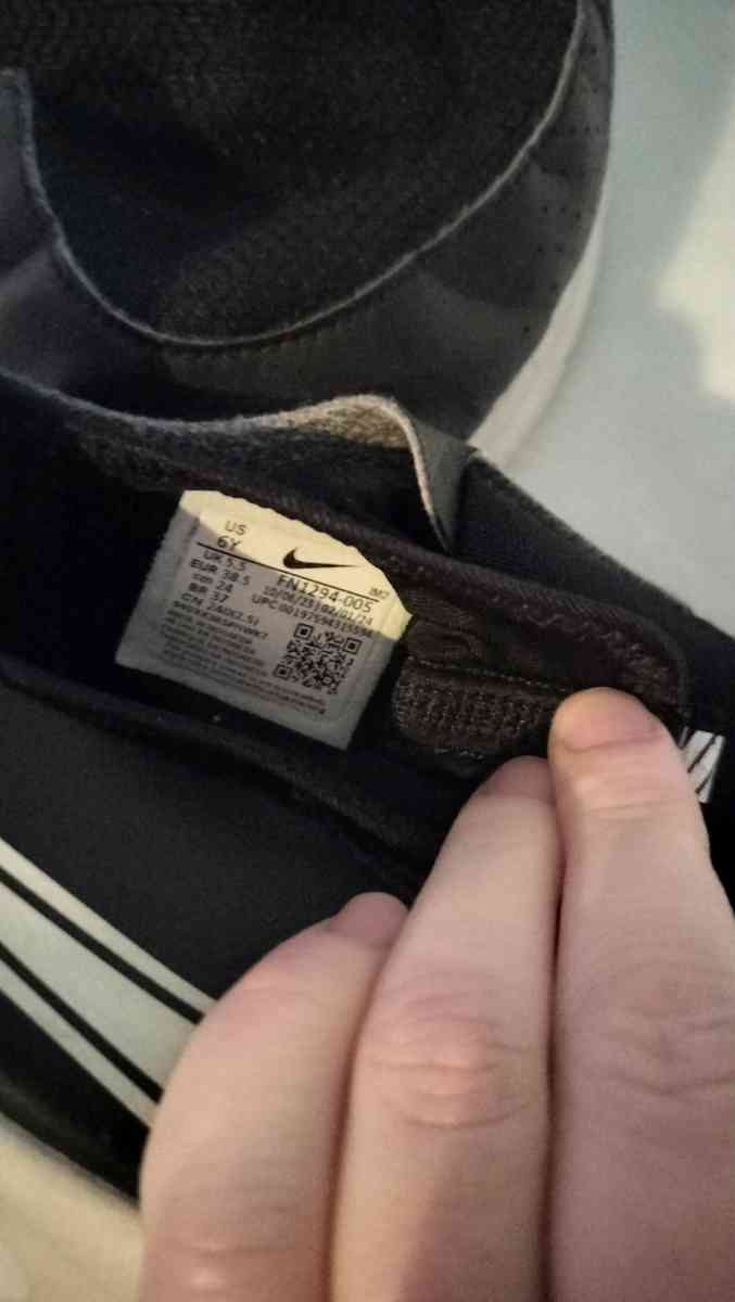 Nike Slides 6Y and Old Navy flip flops - Houston, Texas - FleaMarketBay