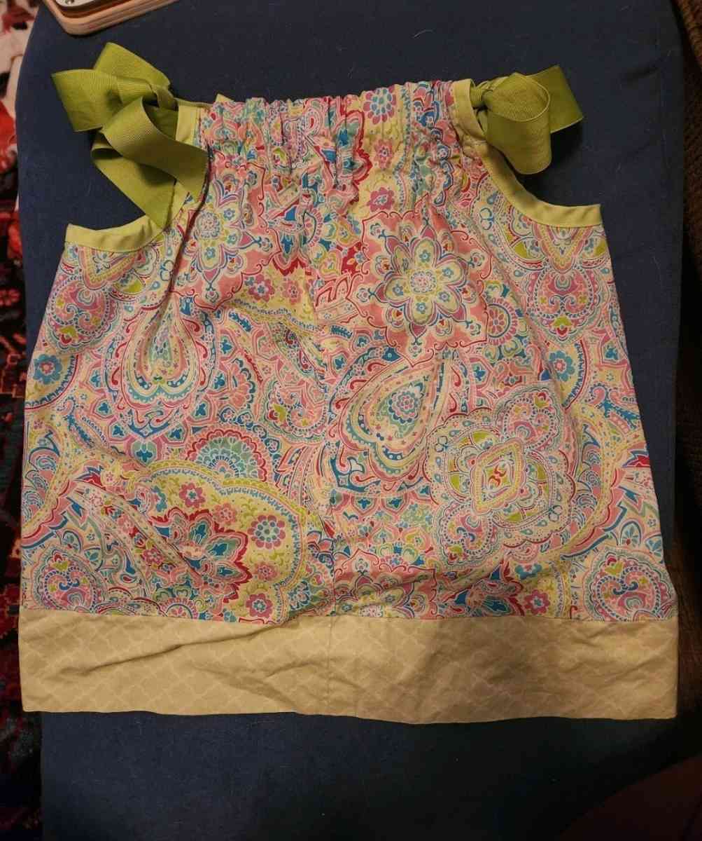 Girl dress with green ribbon straps - Savannah, Georgia - FleaMarketBay