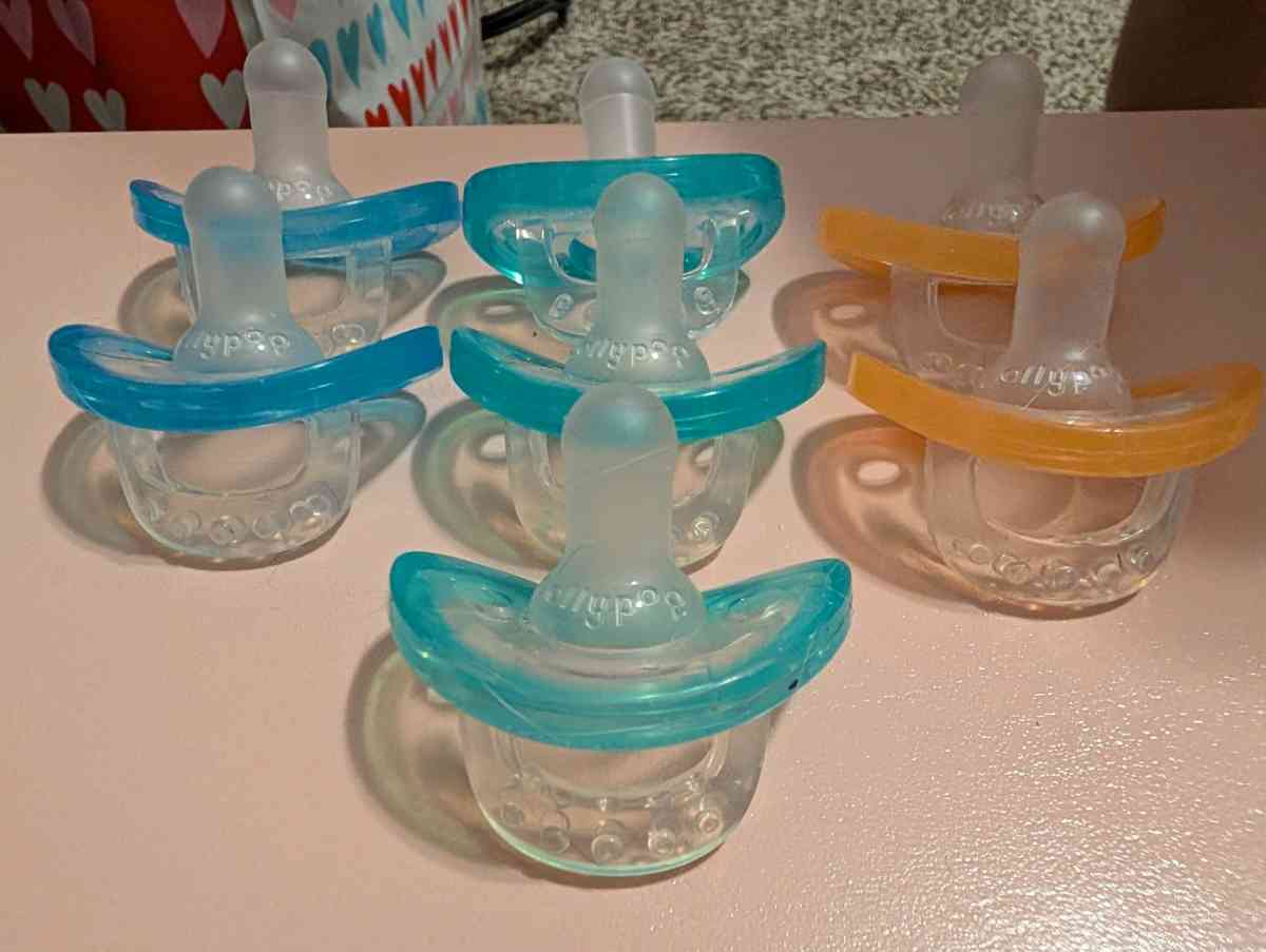 7 razbaby brand pacifiers - Savannah, Georgia - FleaMarketBay