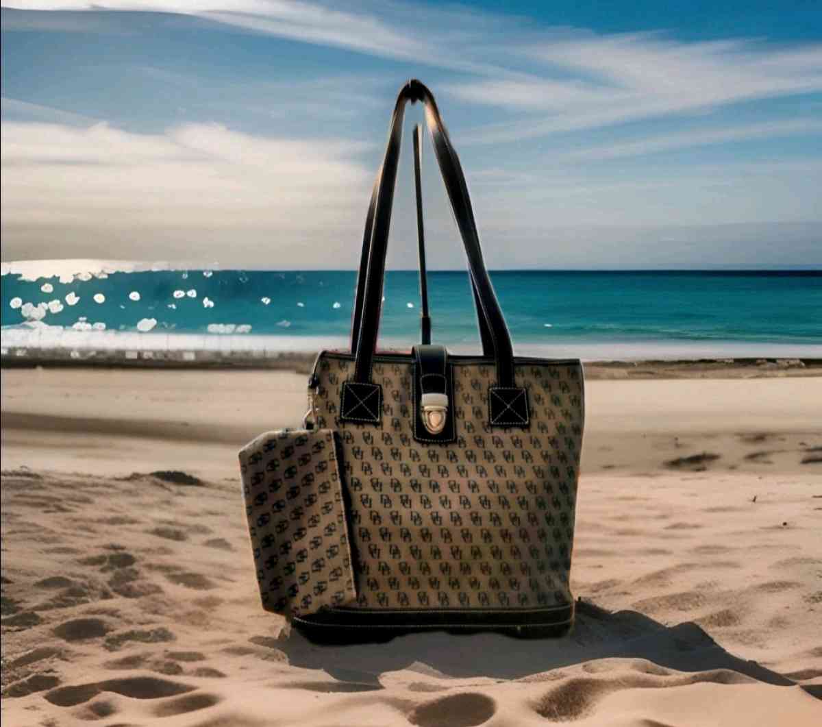 dooney and burke purse and wristlet - Mobile, Alabama - FleaMarketBay