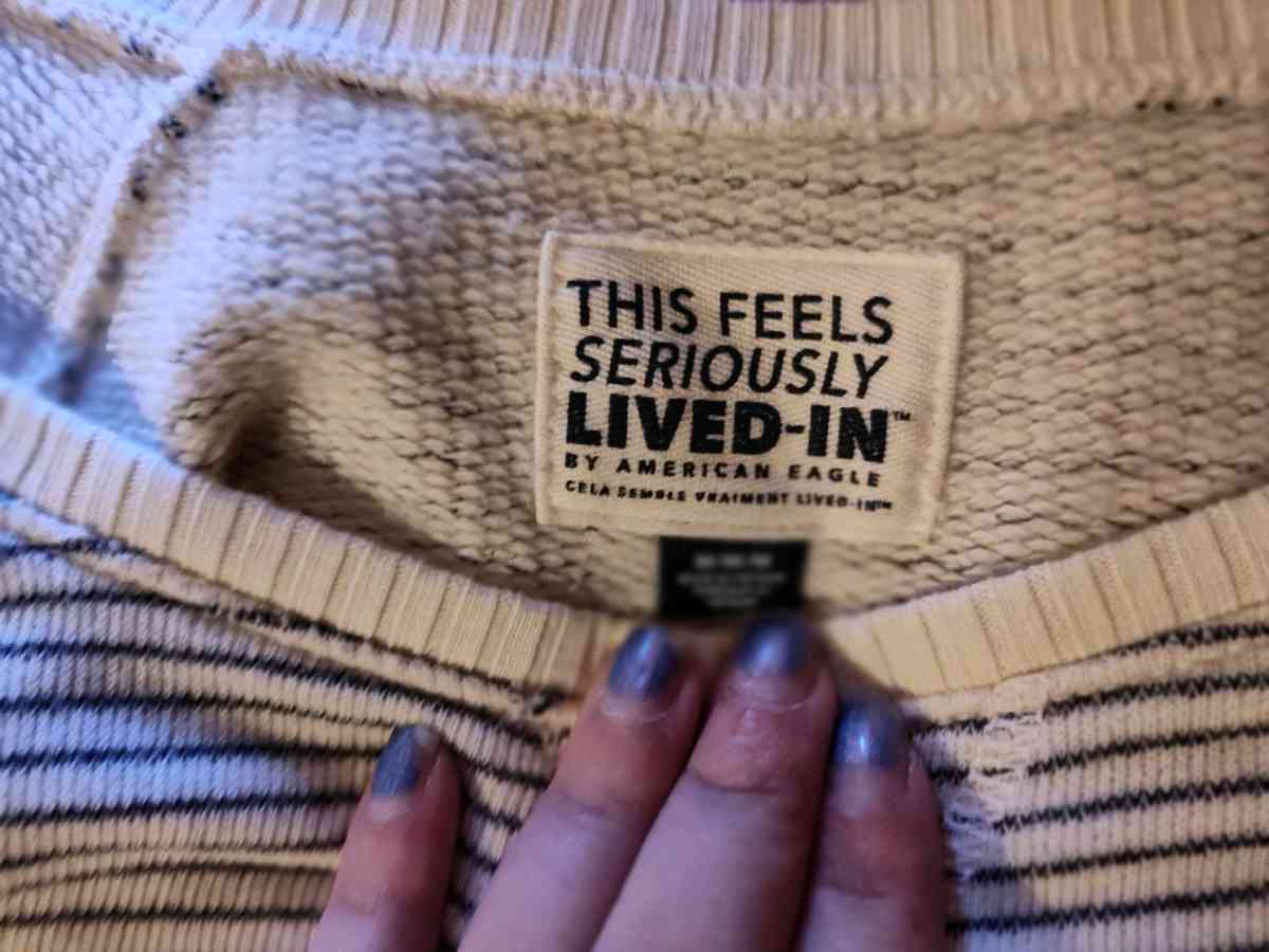 American Eagle Outfitters Sweatshirt Medium - Mogadore, Ohio - FleaMarketBay