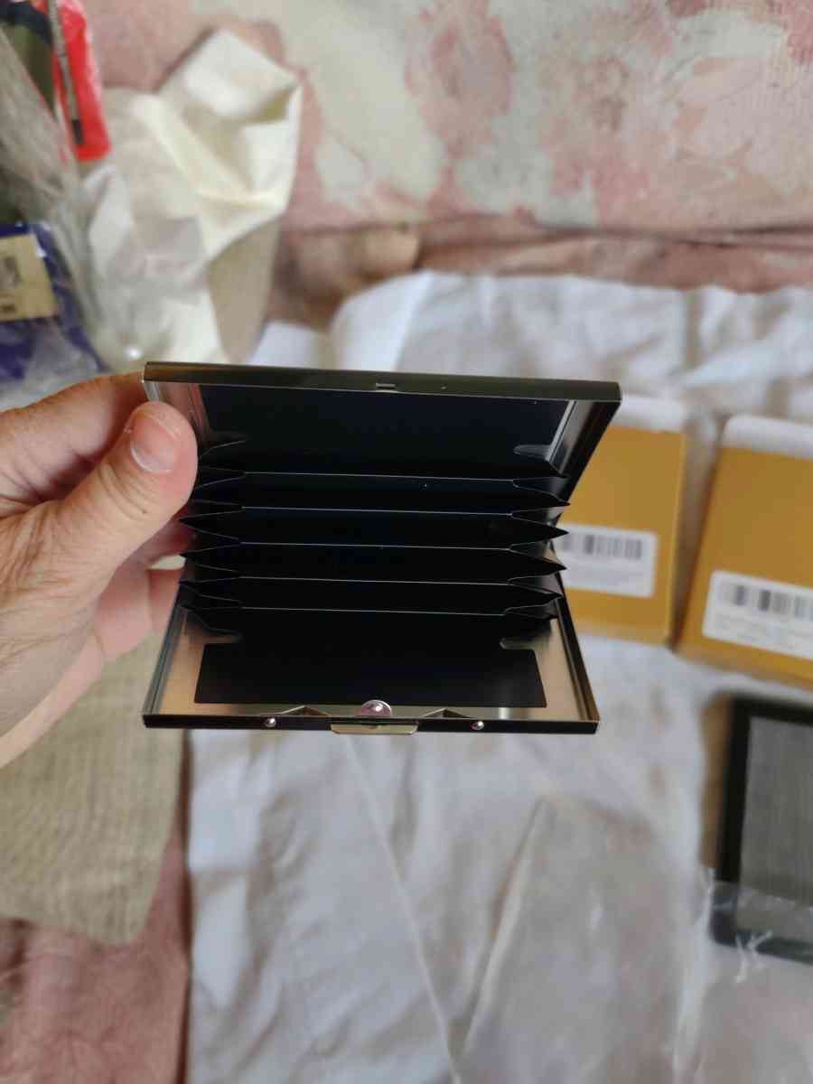 Security Wallets for men and women - Gary, Indiana - FleaMarketBay