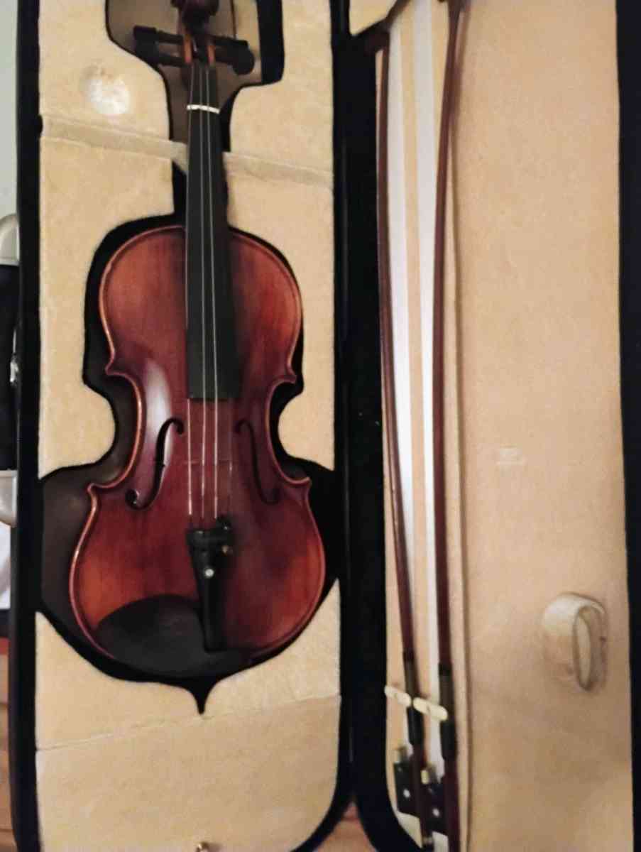 violins Cecilia an Palitino - Madison, Alabama - FleaMarketBay