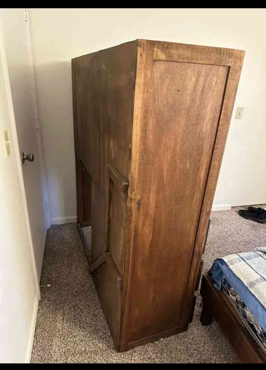 Desk shelves and drawers wood furniture - Kalamazoo, Michigan - FleaMarketBay