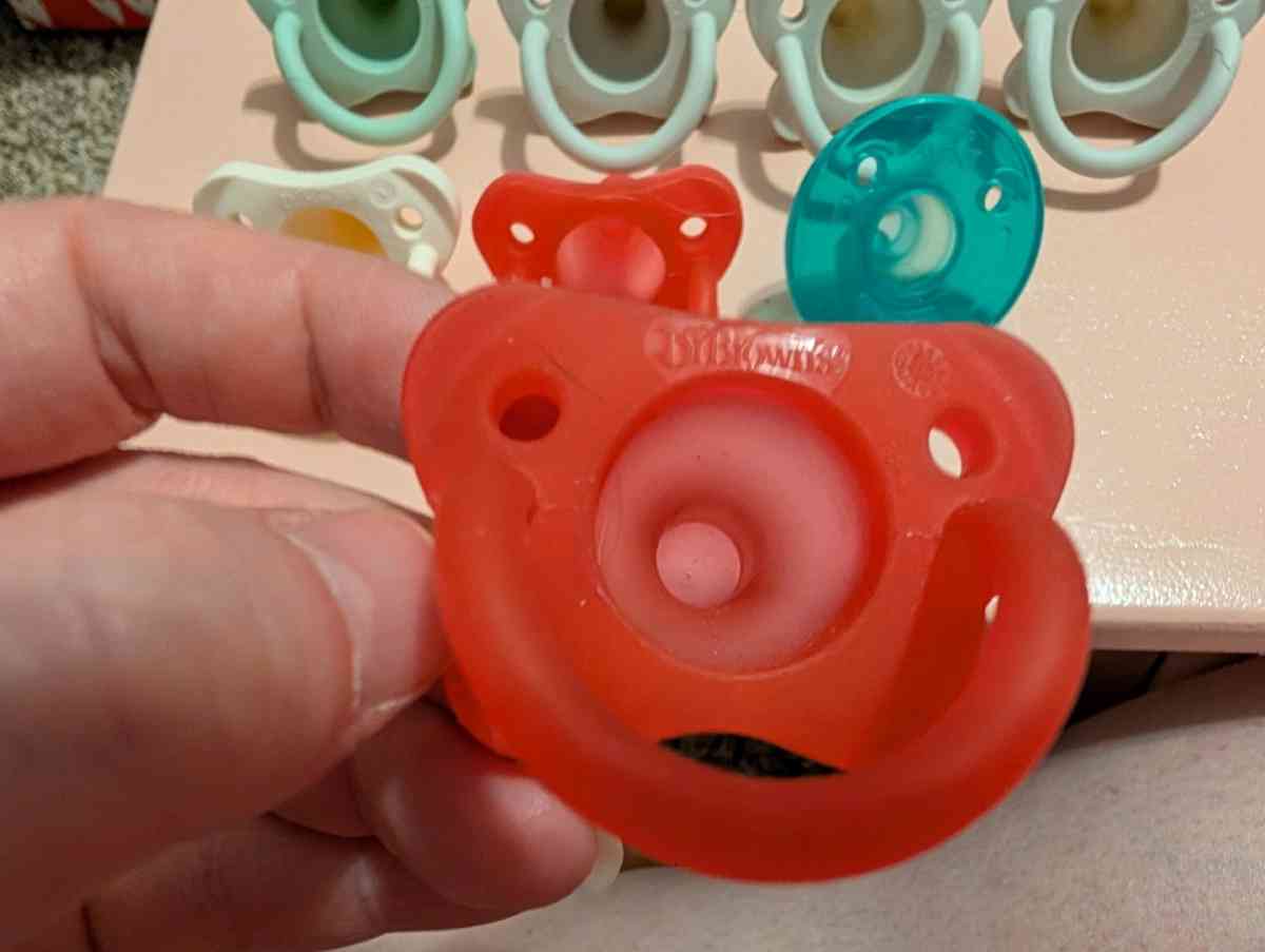8 Pacifiers Dr Brown and Avent - Savannah, Georgia - FleaMarketBay