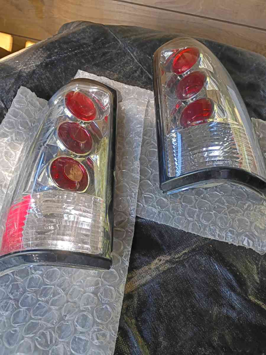 2002 Chevy Silverado Z71 4x4 OEM direct fit replacement rear - Marion, North Carolina - FleaMarketBay