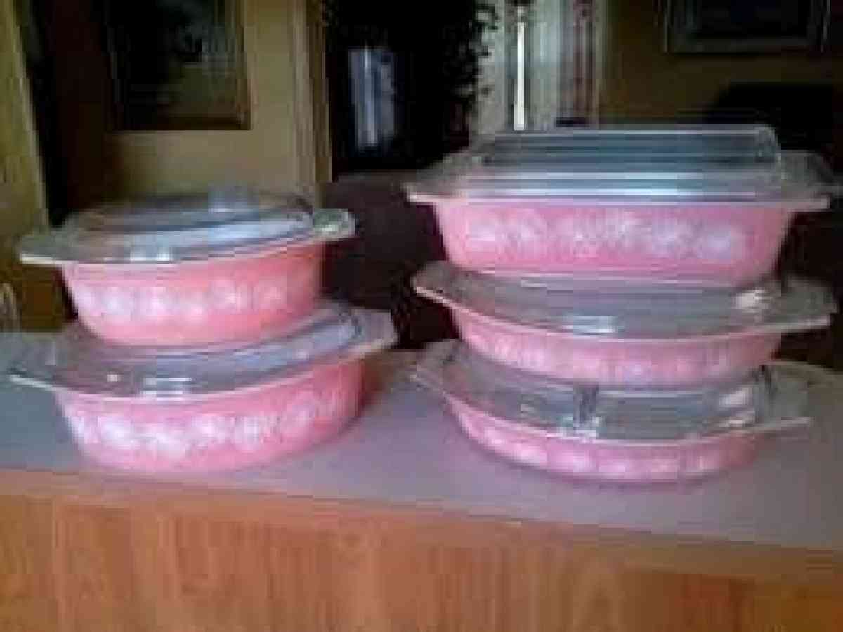 pink Pyrex vintage dishes - Springfield, Ohio - FleaMarketBay