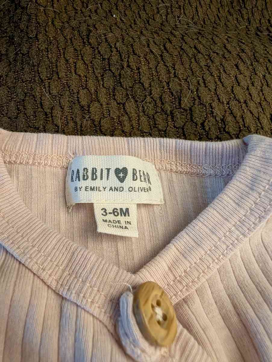 Baby onesie with buttons - Savannah, Georgia - FleaMarketBay