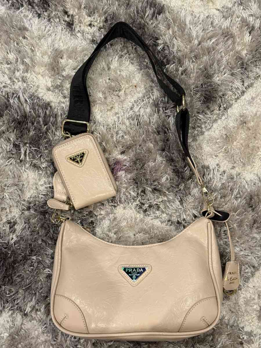 Fashionable Beige Color Handbag - Beverly Hills, California - FleaMarketBay