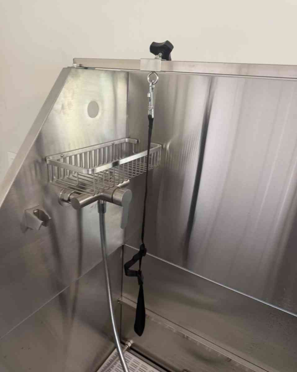 Dog wash tub - Anaheim, California - FleaMarketBay