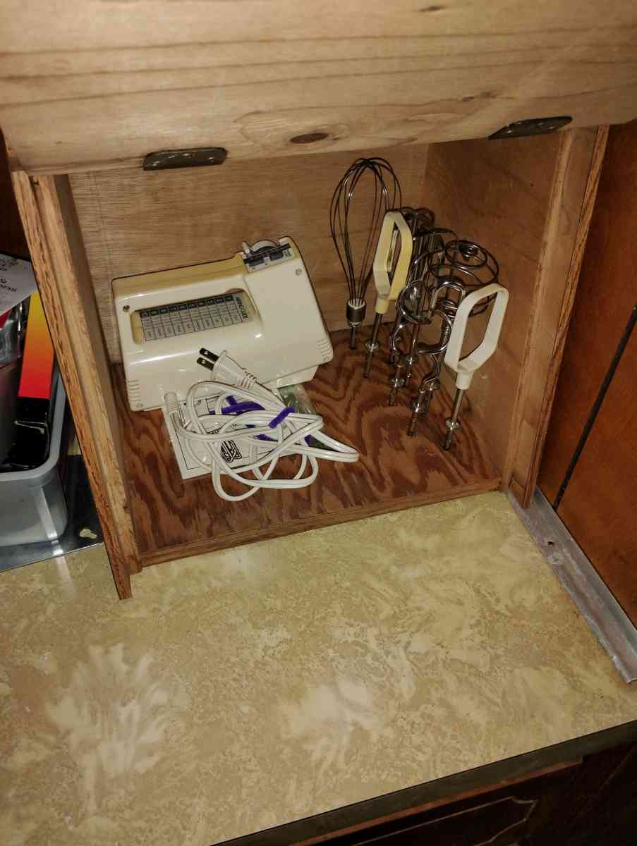 Robeson Professional 10 Speed Portable Electric Mixer models - Martinsville, Virginia - FleaMarketBay