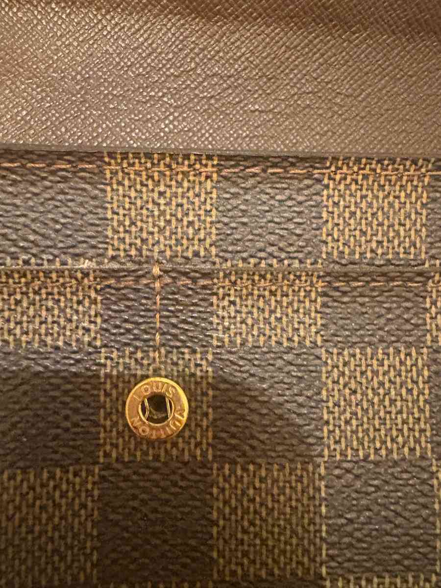 Authentic Louis Vuitton Sarah Wallet - Ridgewood, New York - FleaMarketBay