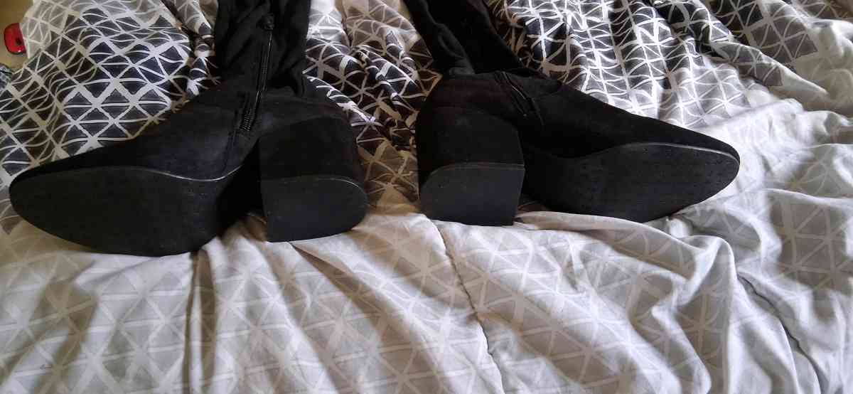 thigh high boots - Hudson, Florida - FleaMarketBay