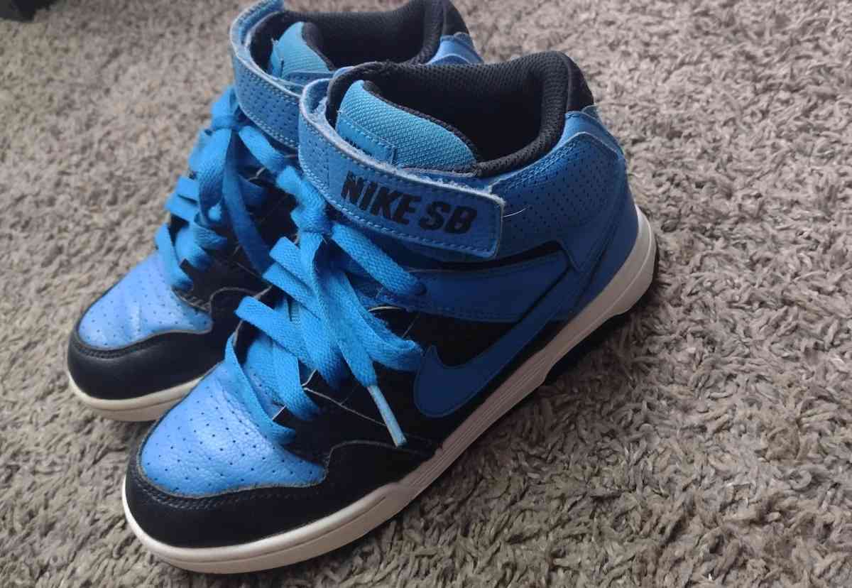 kids Nike shoes - Davidson, North Carolina