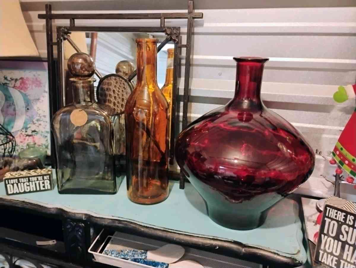 large red quality  glass bottle very heavy - Pensacola, Florida - FleaMarketBay