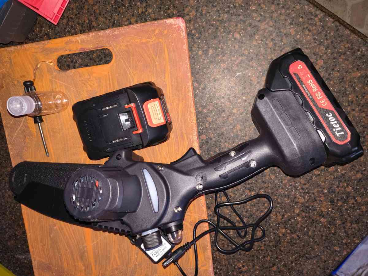 Mini Chainsaw - Houston, Texas - FleaMarketBay