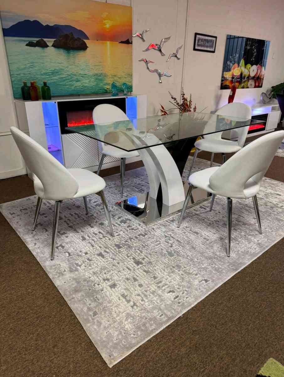 juego de comedor de 4 sillas y la mesa preguntar por precio - Flagler Beach, Florida