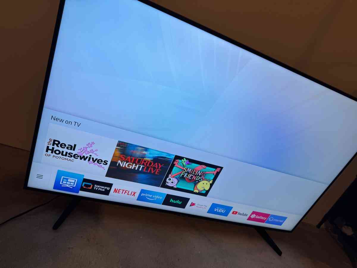 Samsung 65 smart tv sorry no remote - Racine, Wisconsin