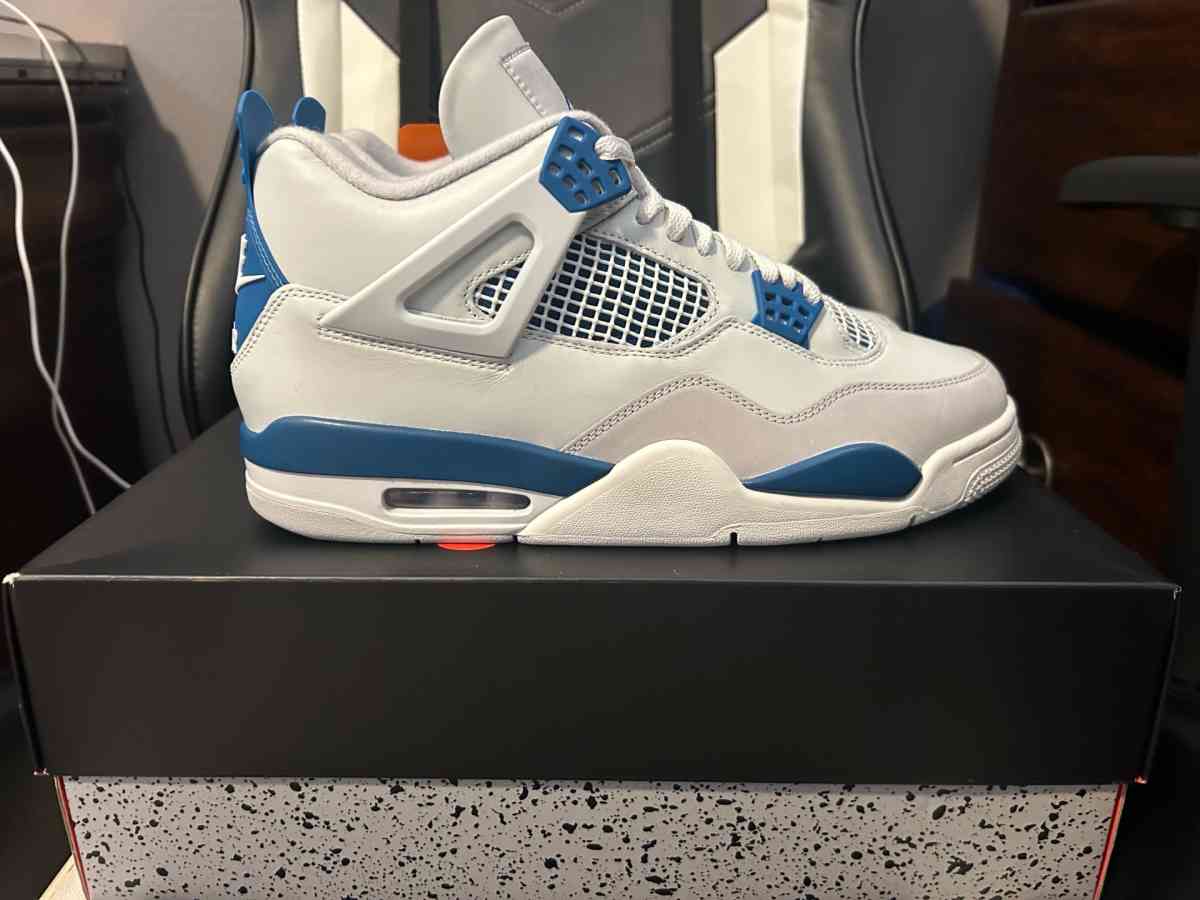 Air Jordan Retro 4s - Port Saint Lucie, Florida - FleaMarketBay
