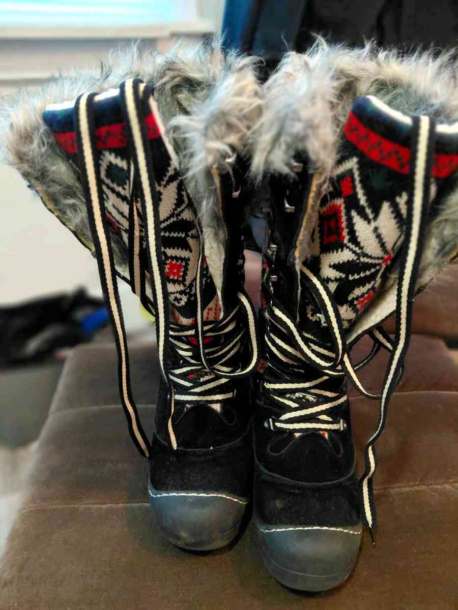 lace up winter boots - Pittsburgh, Pennsylvania - FleaMarketBay