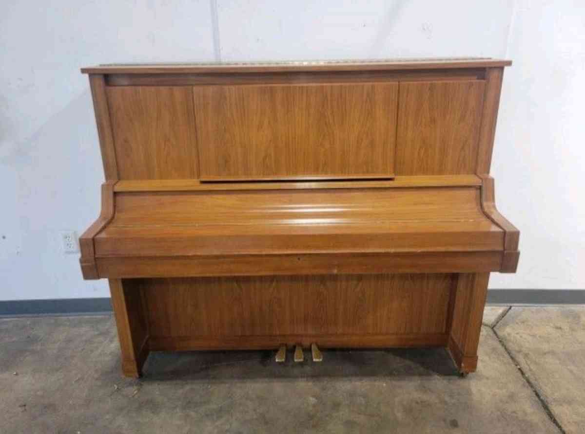 Solid Wood 52 Yamaha W101 - Altamonte Springs, Florida - FleaMarketBay