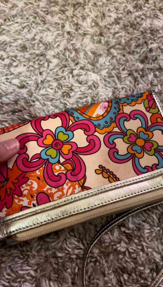 FLAUNT Wristlet Wallet Bold Color Supreme Functionality - Columbus, Ohio - FleaMarketBay