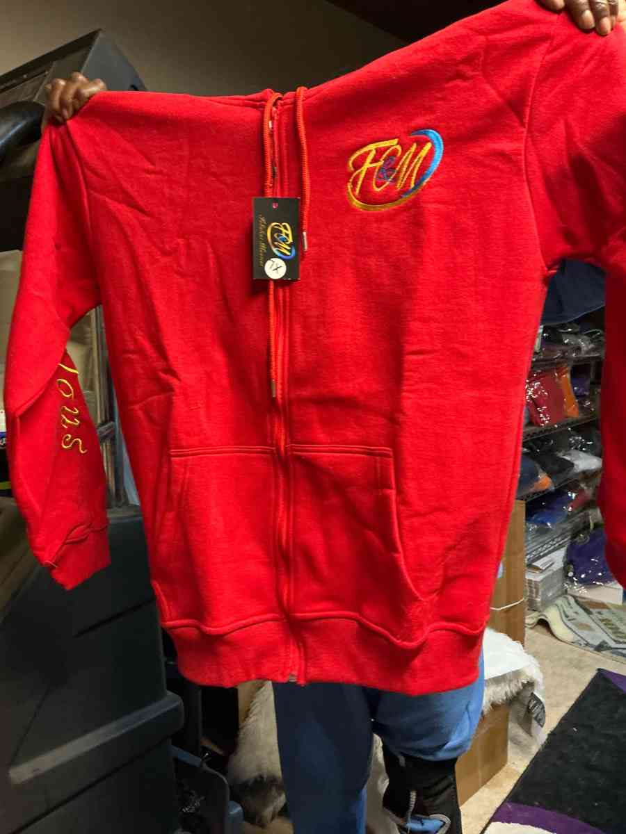 Man TrackSuit - Parkton, North Carolina - FleaMarketBay