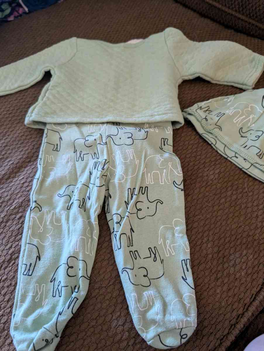 5 Piece infant elephant outfit - Savannah, Georgia - FleaMarketBay
