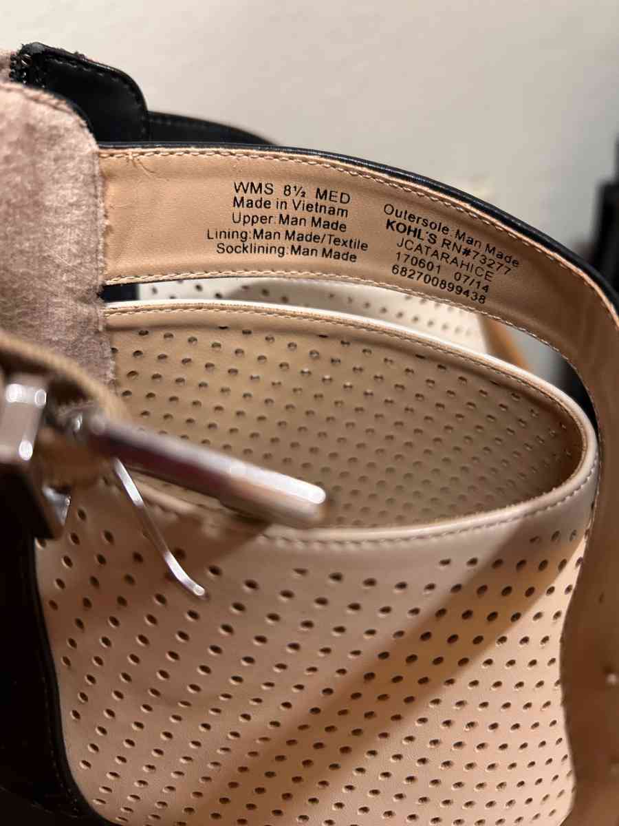 juicy couture high heels - Burnett, Wisconsin - FleaMarketBay