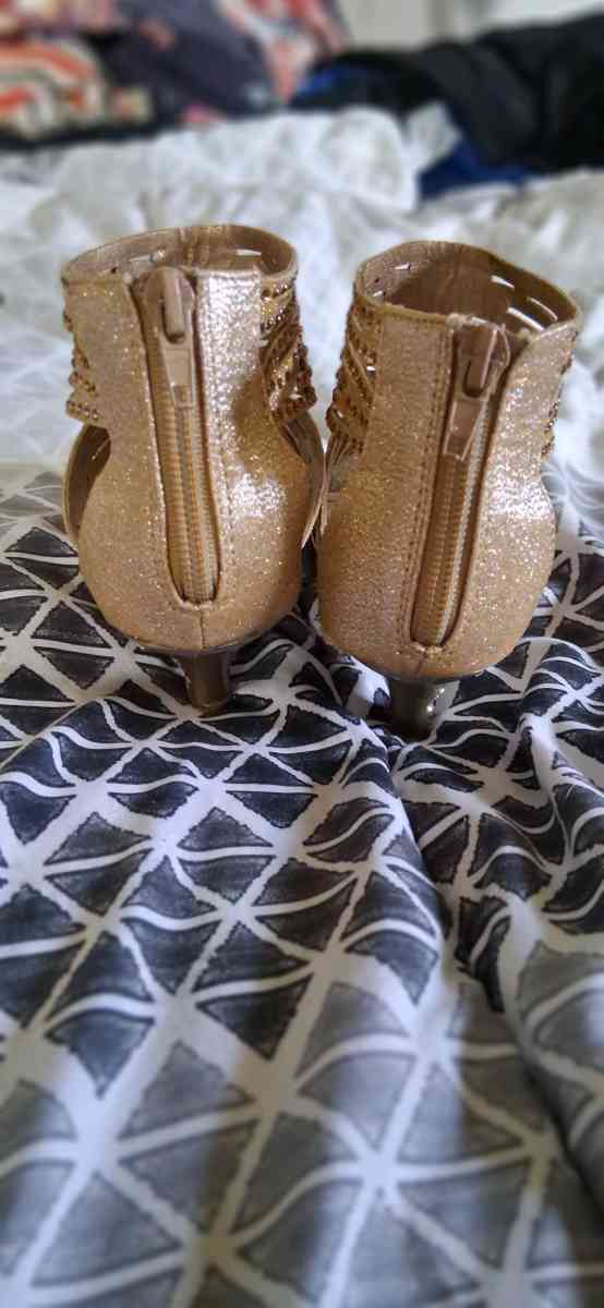 Girls heals - Hudson, Florida - FleaMarketBay