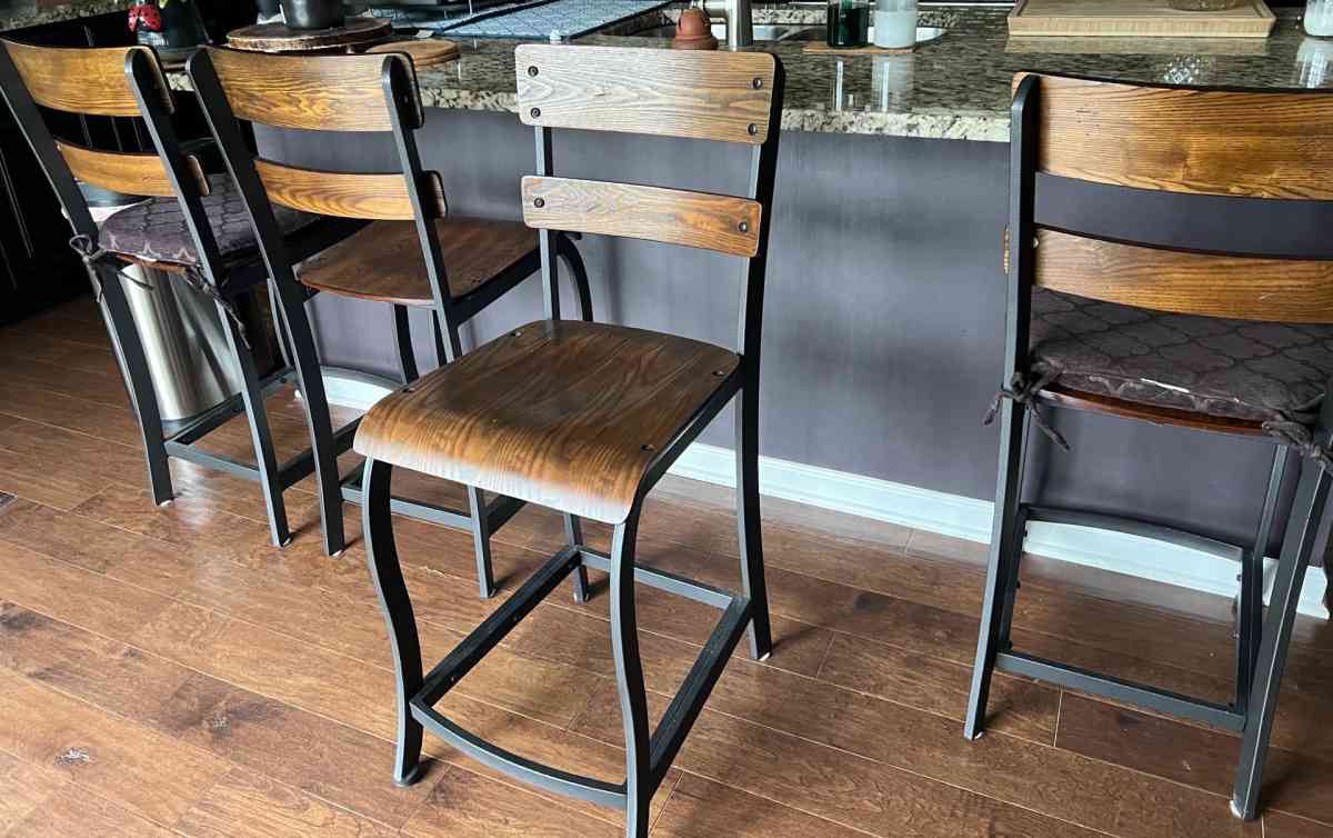 Four Of Yaretzi 25 Counter Bar Stools - Columbia Station, Ohio