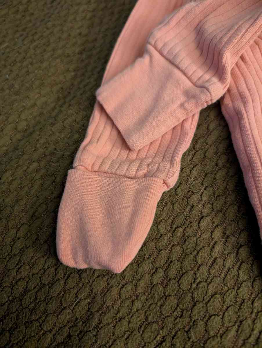 Baby pink sleepsuit without feet - Savannah, Georgia - FleaMarketBay