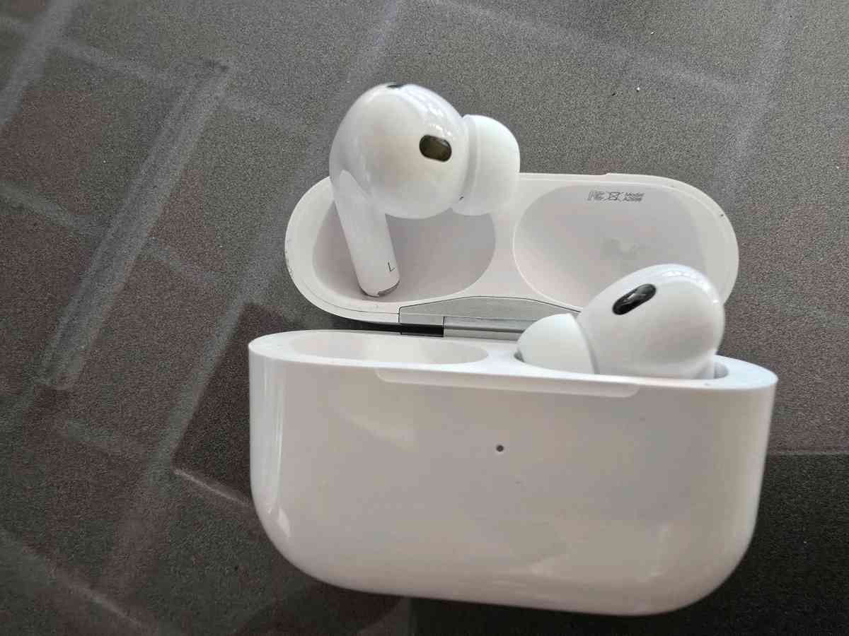 Airpods Pro 2nd Gen - Williams, California - FleaMarketBay
