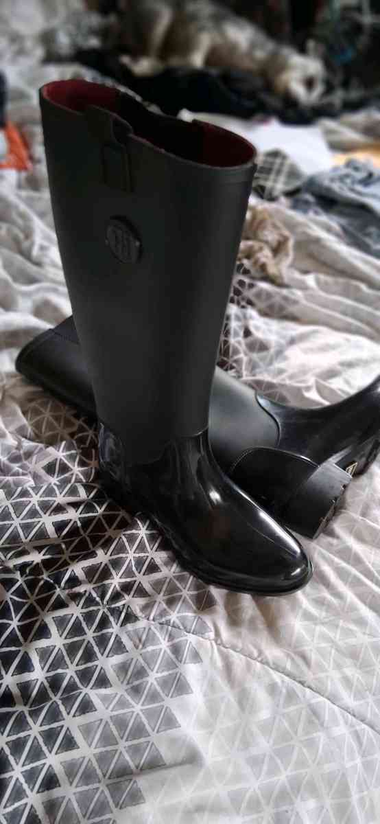 Tommy Hilfiger Boots - Hudson, Florida