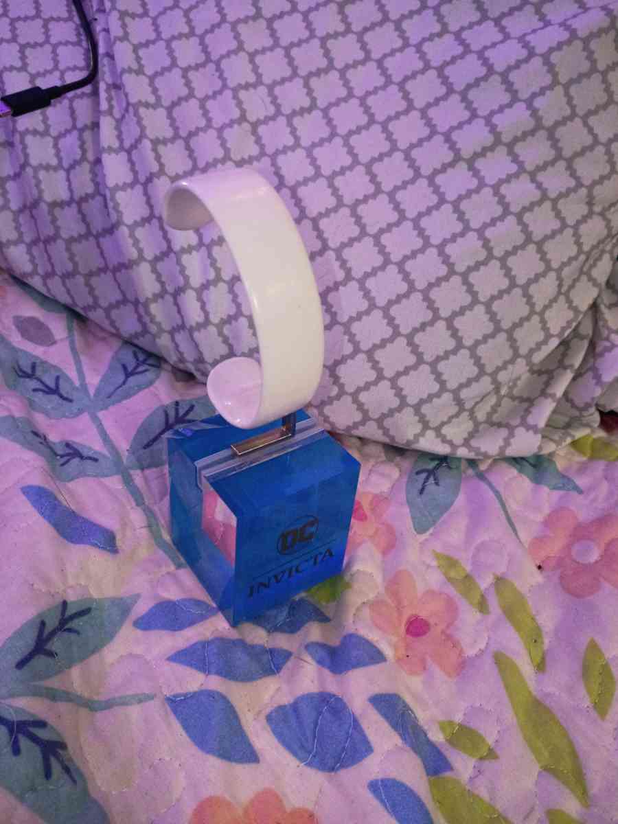 invicta watch display - Empire, Alabama - FleaMarketBay