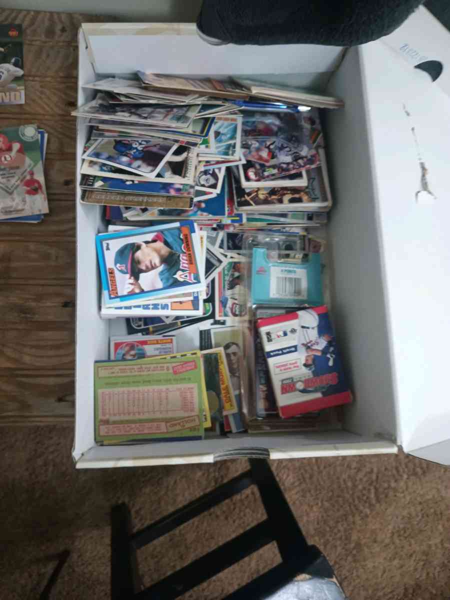 Over 2000 sports cards - Florence, Alabama