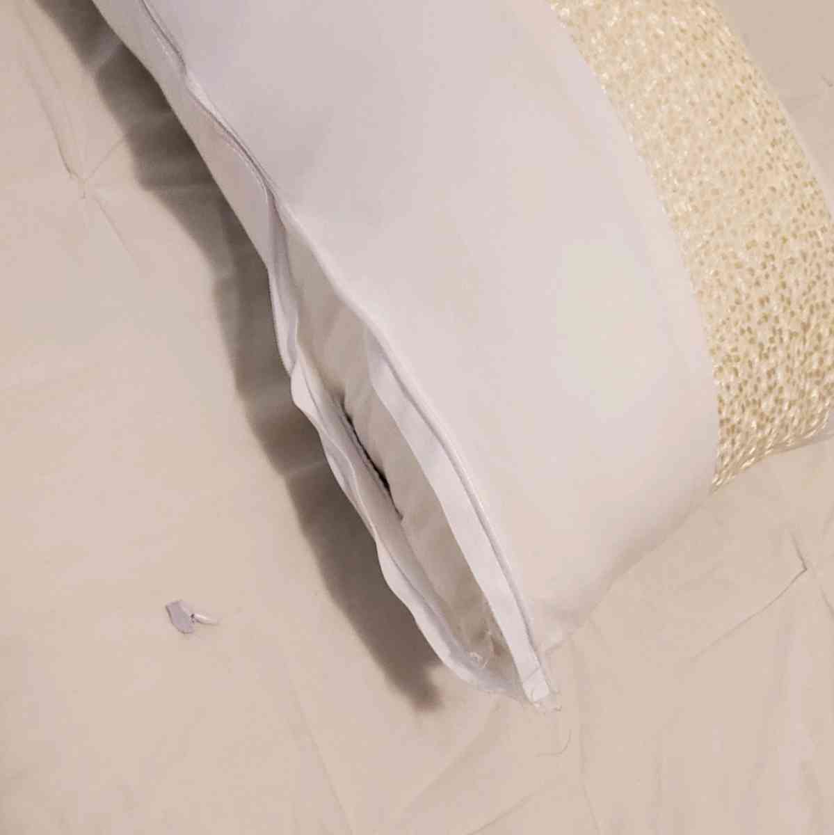 8 Piece Queen Quilt Bed Set Read Description - Altamonte Springs, Florida - FleaMarketBay