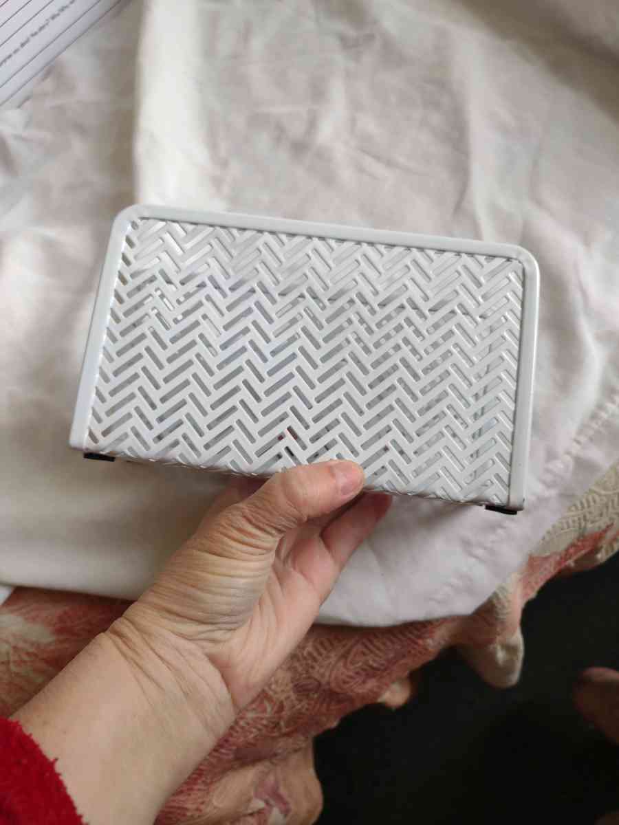 White organizer - Gary, Indiana - FleaMarketBay
