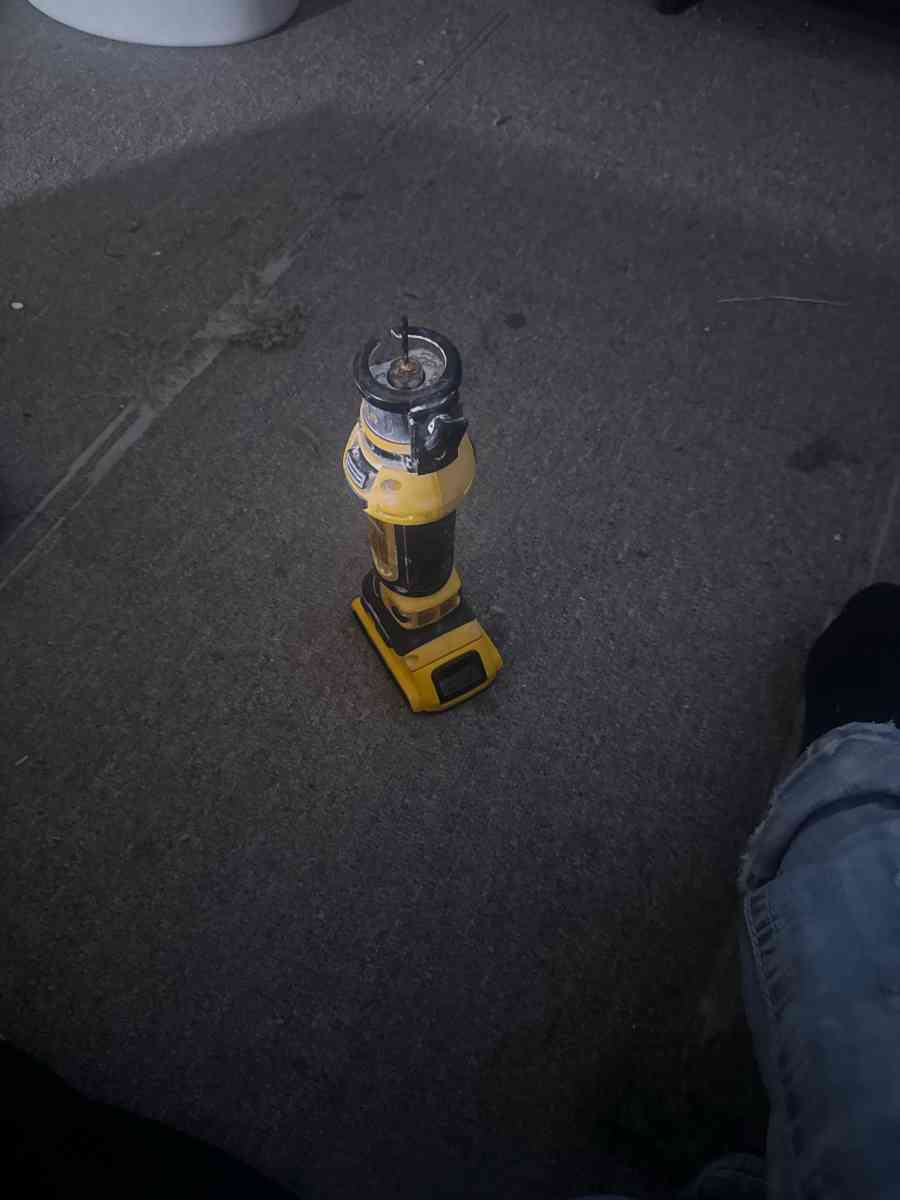 Dewalt cordless cut out tool - Des Moines, Iowa - FleaMarketBay