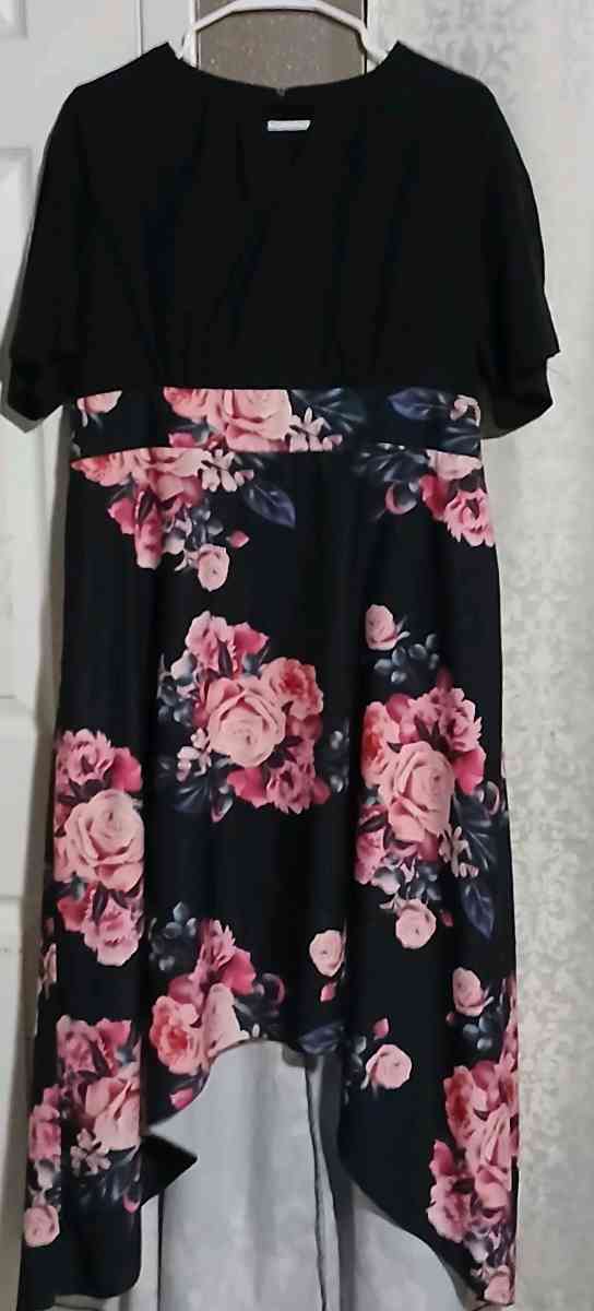 MORE DRESSES - San Antonio, Texas - FleaMarketBay