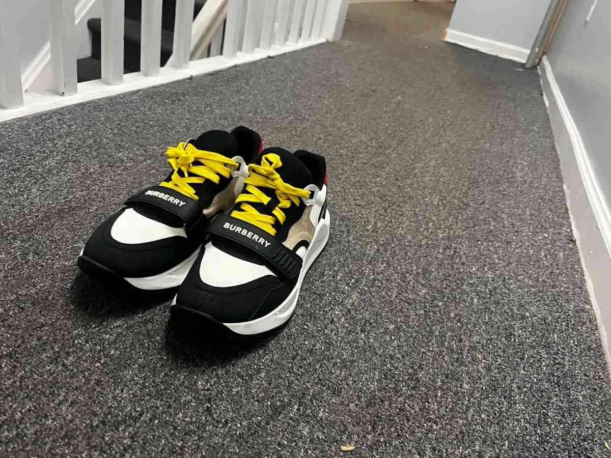 Burberry Gucci Mens Designer - Bloomfield, New Jersey - FleaMarketBay