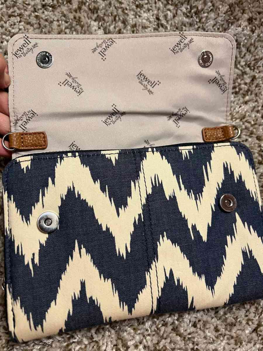 Jewell Tons of Funds Crossbody Bag by thirtyone - Columbus, Ohio - FleaMarketBay